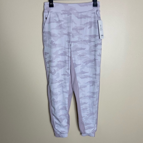 NWT Athleta Brooklyn Lined Camo Jogger in Shasta Purple size 2 - Picture 4 of 8